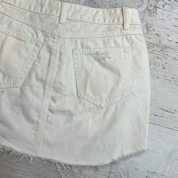 Forever 21 White Distressed Jean Mini Skirt Size Small - Picture 7 of 7